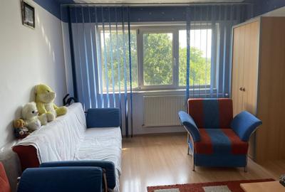 Apartament cu 2 camere semidecomandat, mobilat în Nord