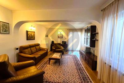 Casă individuală cu 6 camere în Domenii