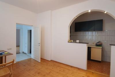 Inchiriez apartament de 2 camere, la casa situat in Piata Cluj ,la parter,60mp - 10