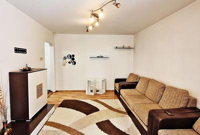 Apartament cu 3 camere decomandat, mobilat în Răcădău