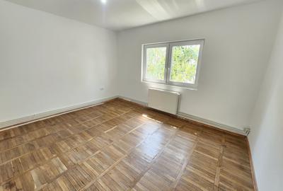 Vand apartament  2 camere decomandat zona Lunei 56mp - 9