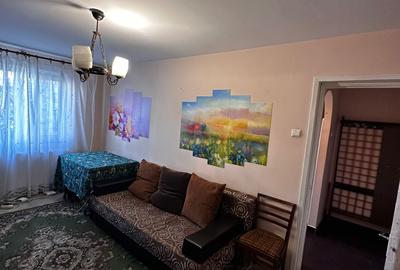 Apartament cu 2 camere semidecomandat, mobilat în Podu Roș