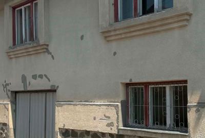Casă individuală cu 4 camere în Central