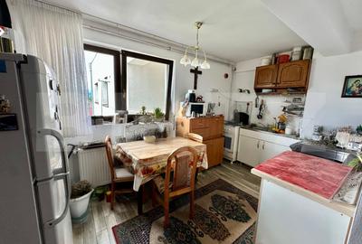 Apartament cu 2 camere decomandat, mobilat în Cetate