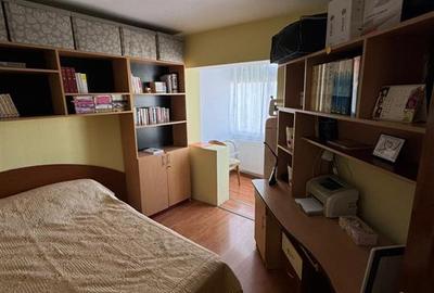 Apartament cu 3 camere - 71 m.p.- Nicolina 2, geam la baie - 5