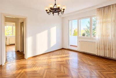 Apartament cu 3 camere semidecomandat în Astra