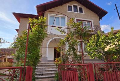 Pucioasa Dambovita,  zona centrala, vanzare casa si teren - 1