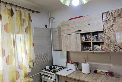 Apartament cu 3 camere decomandat, mobilat în Berceni