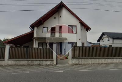 Casă individuală cu 4 camere în Ieud