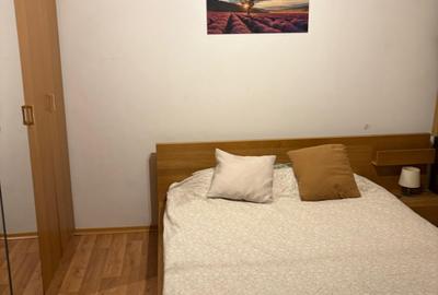 Apartament cu 3 camere decomandat, mobilat în Titan
