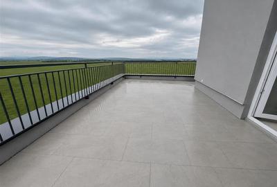 Penthouse cu 3 camere decomandat în Vest
