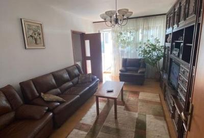 Apartament cu 3 camere decomandat, mobilat în Colentina