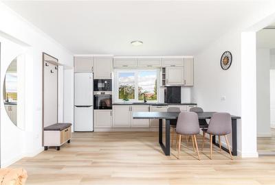 Apartament cu 4 camere semidecomandat, mobilat în Borhanci