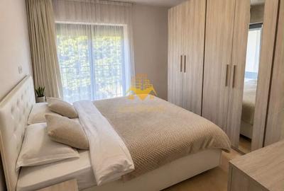 Apartament cu 3 camere semidecomandat, mobilat în Borhanci