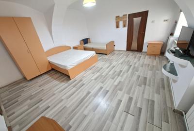 Inchiriez garsoniera la casa in centrul Brasovului, disponibila imediat - 1