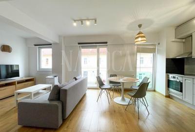 Apartament cu 3 camere semidecomandat în Central