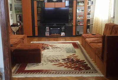Vanzare vila zona Titulescu cu trei apartamente piscina garaj  gradina foisor - 5
