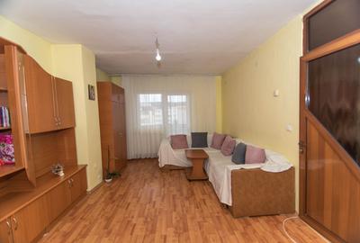 Apartament cu 3 camere decomandat în Mioveni