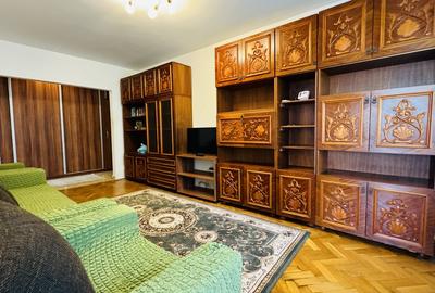 Apartament cu 3 camere semidecomandat, mobilat în Tineretului