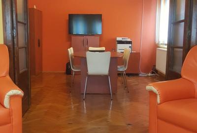 Vanzare vila zona Titulescu cu trei apartamente piscina garaj  gradina foisor - 4