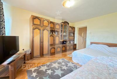 Apartament cu 3 camere, mobilat în Central