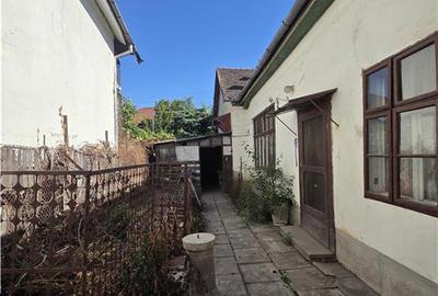 Casa cu 4 camere,curte individuala,acces auto,,ultracentral,Oradea - 11