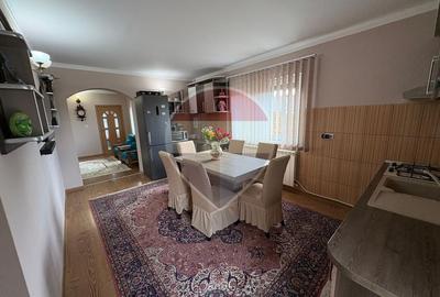 Casă gata de locuit cu teren 2700mp si garaj dublu in Madaras - 13