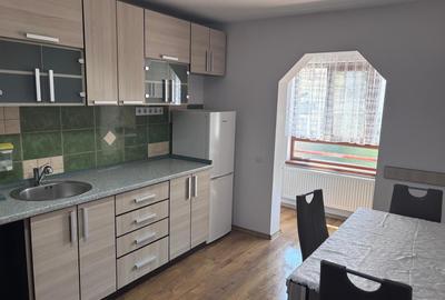 Apartament cu 2 camere decomandat, mobilat în Valea Aurie