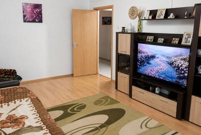Apartament cu 4 camere decomandat în Lipovei