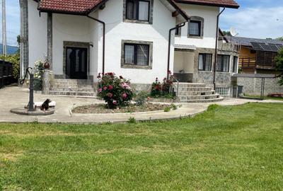 Casă individuală cu 4 camere în Exterior Vest