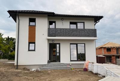 Casă individuală cu 4 camere în Central