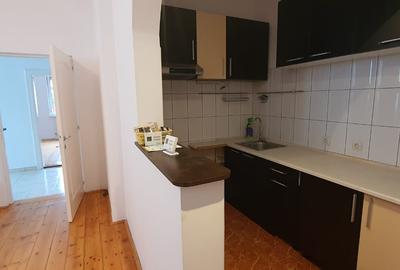 Inchiriez apartament de 2 camere, la casa situat in Piata Cluj ,la parter,60mp - 7