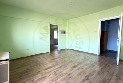 Apartament 4 camere Etaj IV, MV1, Zona Ludy - Str. Regele Ferdinand I - Carei - 15