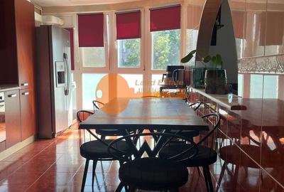 Apartament cu 4 camere semidecomandat, mobilat în Dristor