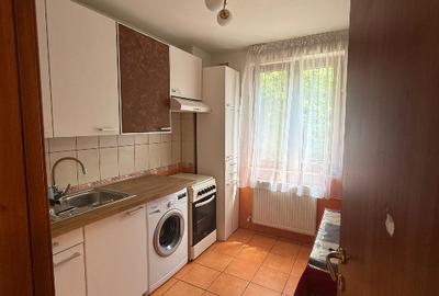 Proprietar, închiriez apartament cu 3 camere, central, mezanin - 3