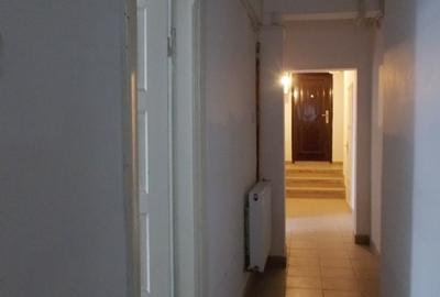 Cotroceni, Eroilor, demisol inalt in imobil mic, decomandat, intrare separata - 9