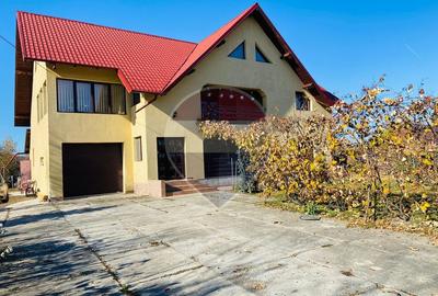 Casa de vanzare in Mitocul Dragomirnei - 2 km de Manastirea Dragomirna - 1