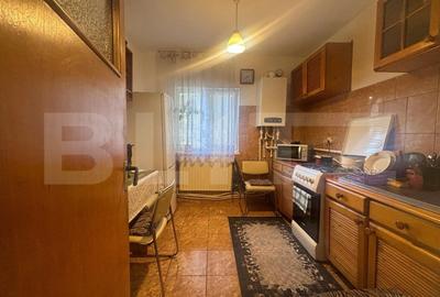 Apartament cu 3 camere decomandat, mobilat în Calea Moldovei