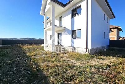 Casa 5 camere, TEREN MARE, pret BUN - 1