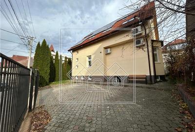 Spatiu birouri de inchiriat - 9 camere - teren 470 mp - 12