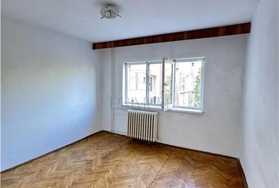 Apartament cu 2 camere decomandat în Soarelui