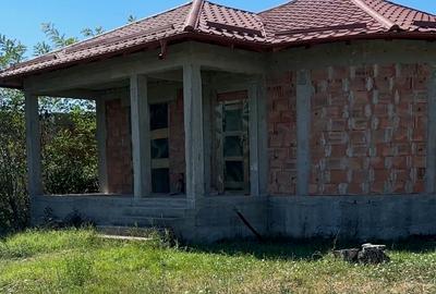 Casa la rosu in Vanatori la asfalt - zona centrala - 2