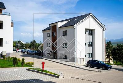 Penthouse cu 4 camere semidecomandat în Exterior Vest