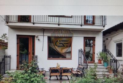 Apartament cu 3 camere decomandat, mobilat în Palazu Mare