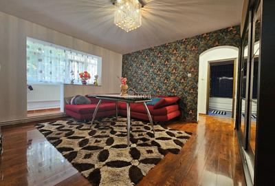 Apartament cu 2 camere semidecomandat, mobilat în Micro 11