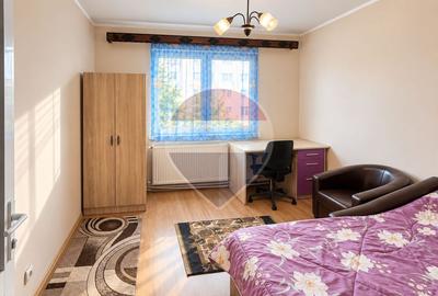 Apartament cu 3 camere semidecomandat, mobilat în Milcov