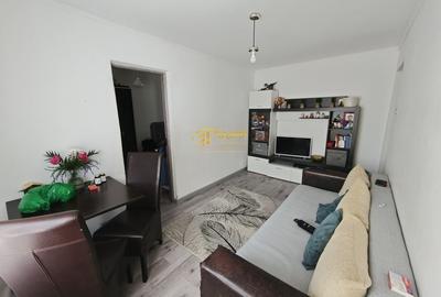 Apartament cu 3 camere semidecomandat în Tătărași