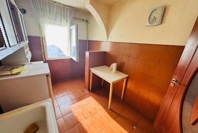 3 camere, decomandat, 2 balcoane,termositem,gaze in  zona semicentrala - 5