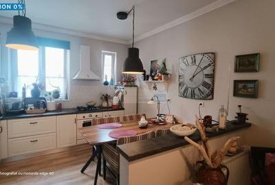 Apartament cu 3 camere semidecomandat, mobilat în Central