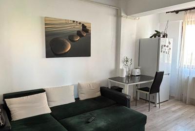 Apartament cu 3 camere semidecomandat, mobilat în Centru Civic